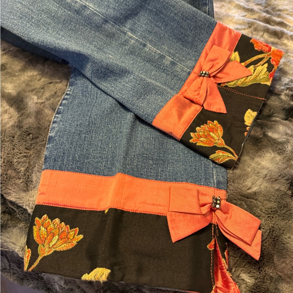Floral Embellished Women's Jeans with Bows